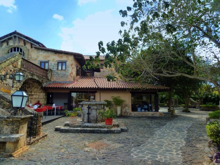 Altos de Chavón (plaza / La Cantina), La Romana, República Dominicana