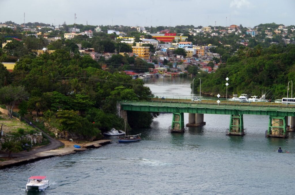 La Romana (vista de la ciudad y el río Dulce), La Romana, República Dominicana